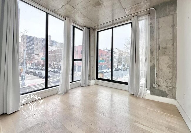 Building Photo - 152 Manhattan Ave