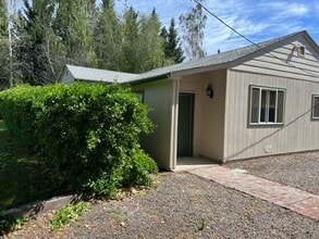 Building Photo - 2 Bed House -  Charm, Privacy, Storage and Convenience