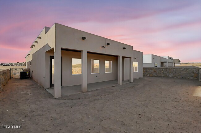 Building Photo - 828 Eltham Dr