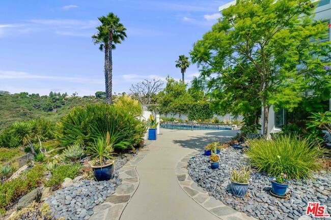 Building Photo - 2397 Nalin Dr