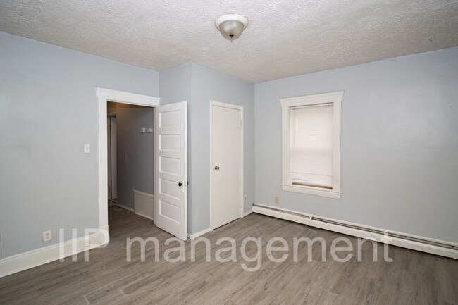 Building Photo - Cute and clean 1 bedroom unit in the heart...