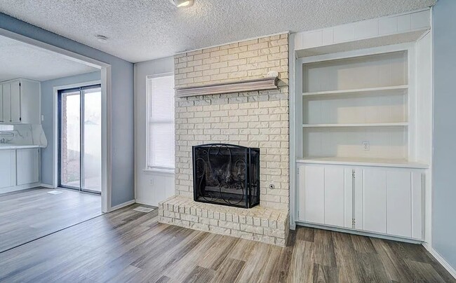 Building Photo - 3 bed two bath in Yukon, clean , updated a...