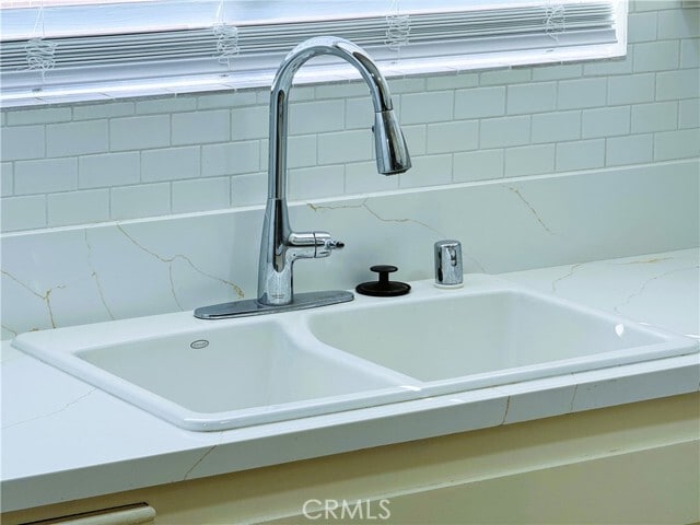 Building Photo - 2105 E Petunia St