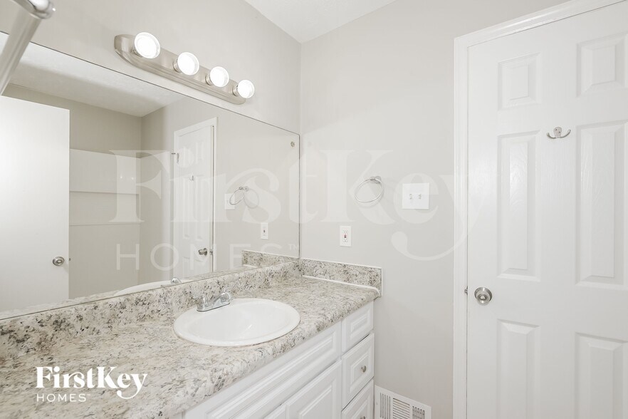 Building Photo - 939 Ray Dr