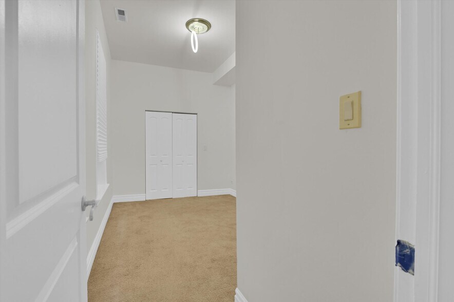 Building Photo - 4856 S Prairie Ave