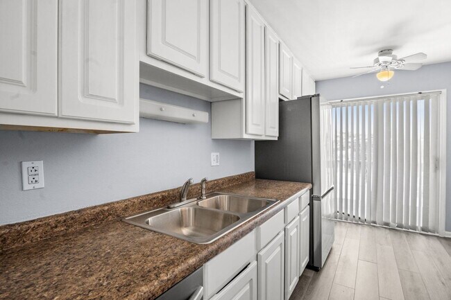 Building Photo - 1995 Tall Oaks Dr