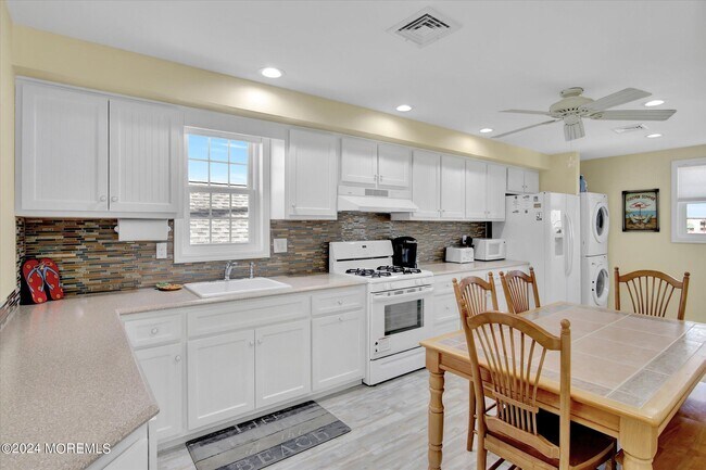 Building Photo - 222 Hiering Ave