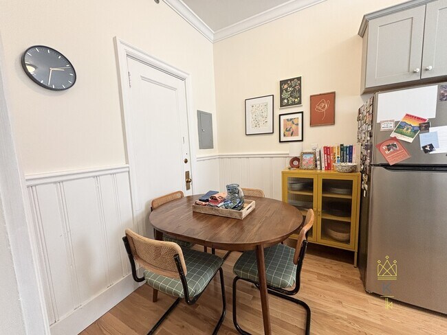 Building Photo - 1569 Beacon St