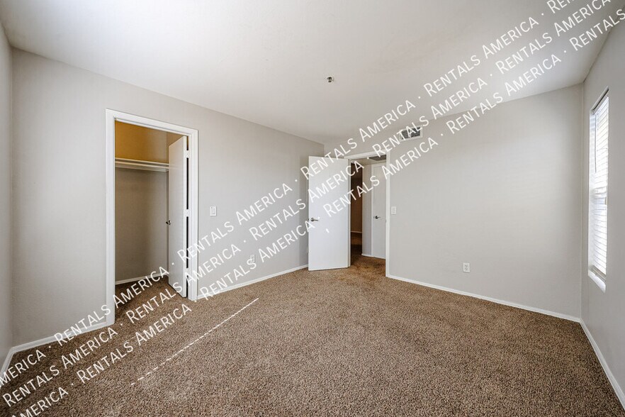 Building Photo - 2025 E Campbell Ave