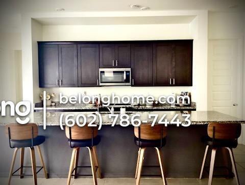 Building Photo - 221 E Balsam Dr