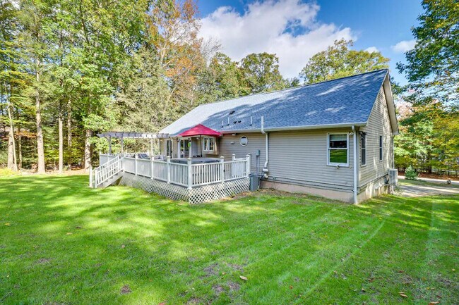 Building Photo - 1530 Wooded Acres Dr