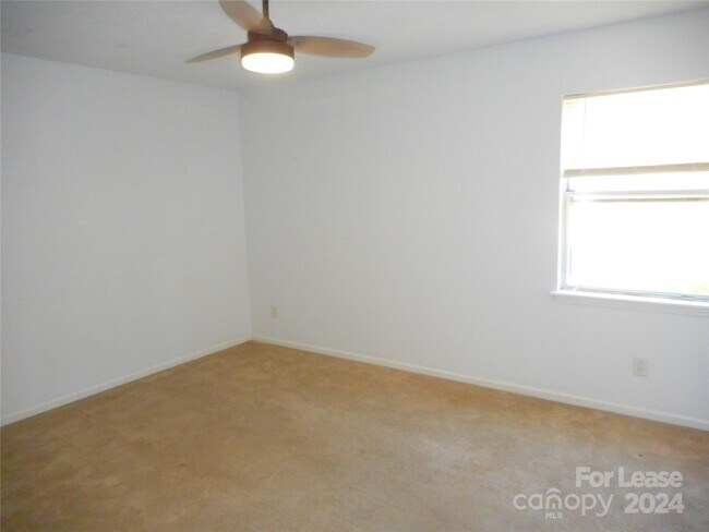 Building Photo - 10921 Hunter Trail Ln