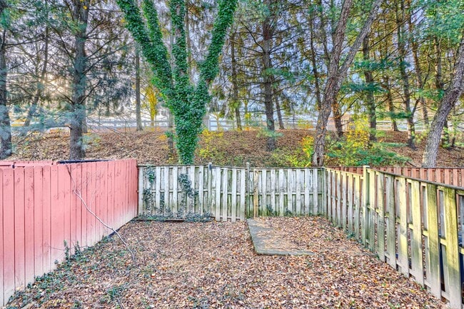 Building Photo - 9847 Bale Ct