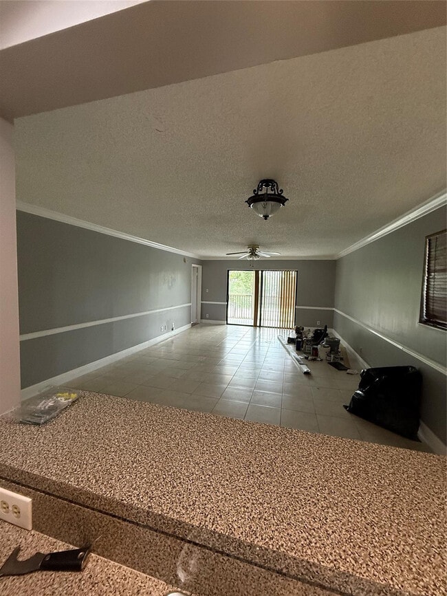 Building Photo - 2033 Coral Ridge Dr