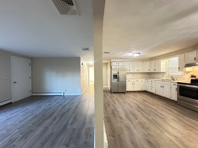 Building Photo - 135 S Pierce Rd