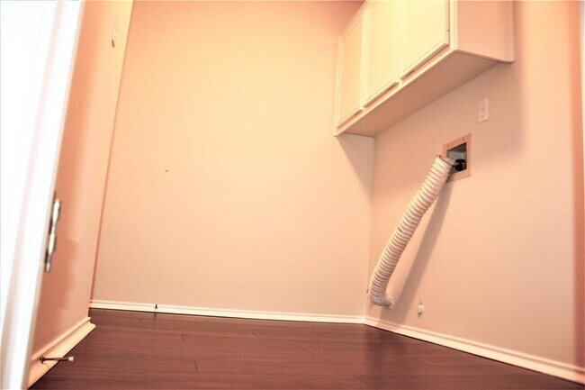 Building Photo - 9026 Brimstone Ln