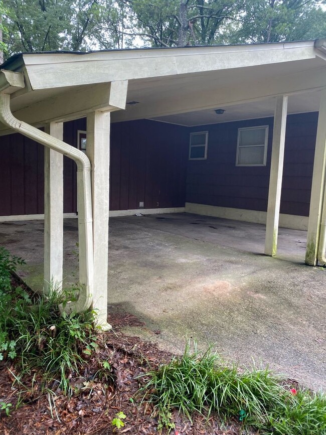 Building Photo - Move In Special Offered! Limited Time only...
