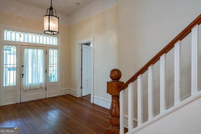 Building Photo - 765 Woodland Ave SE