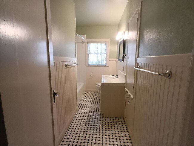 Building Photo - 109 W Norwood Ct