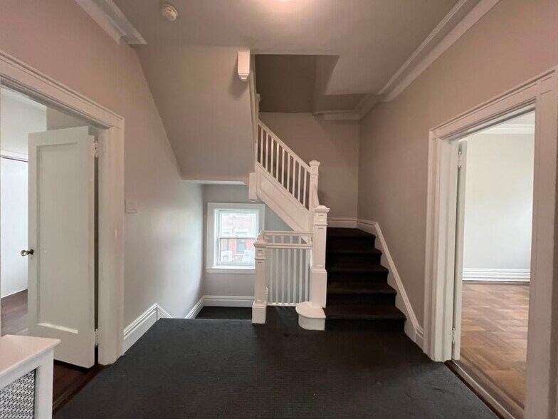 Building Photo - 735 Avenue C