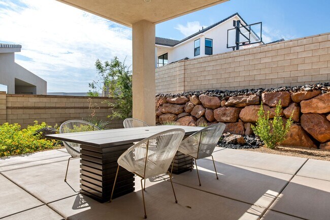 Building Photo - 899 W Bronze Plateau Dr