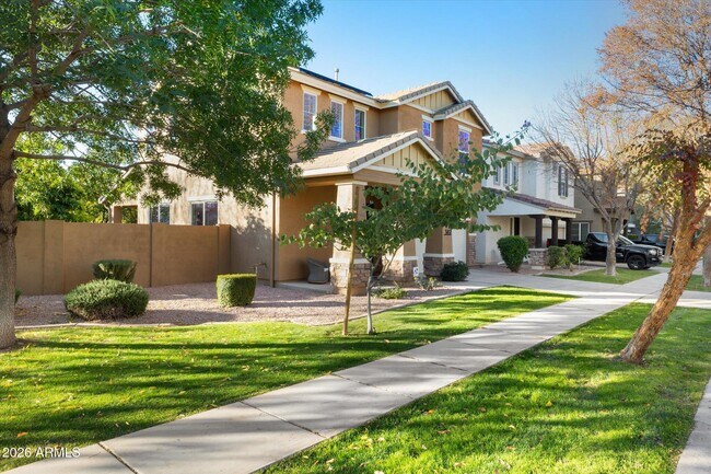 Building Photo - 3437 E Mesquite St