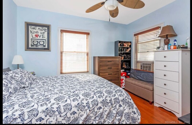 Building Photo - 185 King St