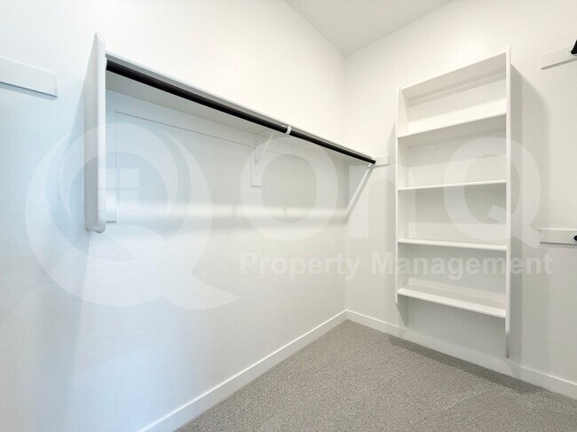 Building Photo - 9543 W Avalon Dr