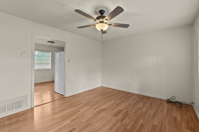 Building Photo - 100 Apache Hills Dr