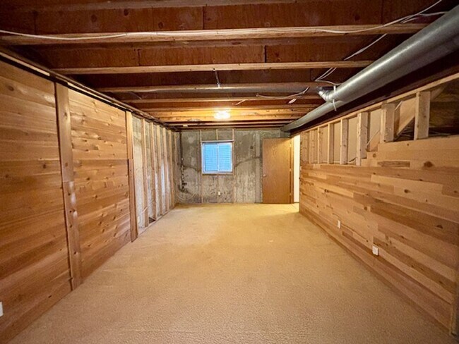 Building Photo - 8020 Holland Ct