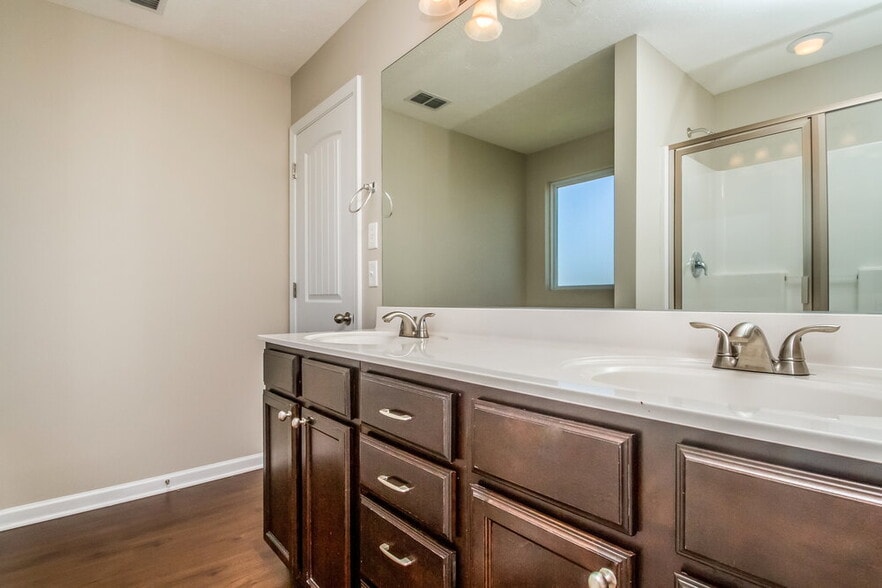 Building Photo - 3338 Cotswold Ln