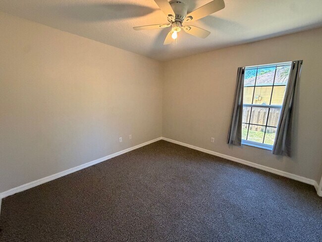 Building Photo - 527 Terrier Way