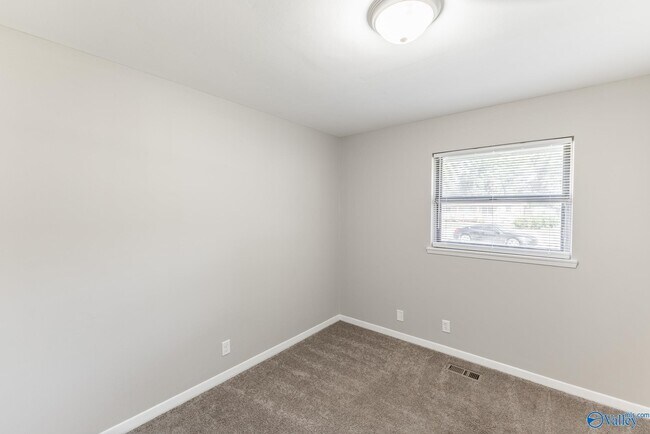 Building Photo - 2402 Mcclain Cir NW