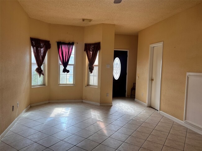 Building Photo - 1305 Vista Rd