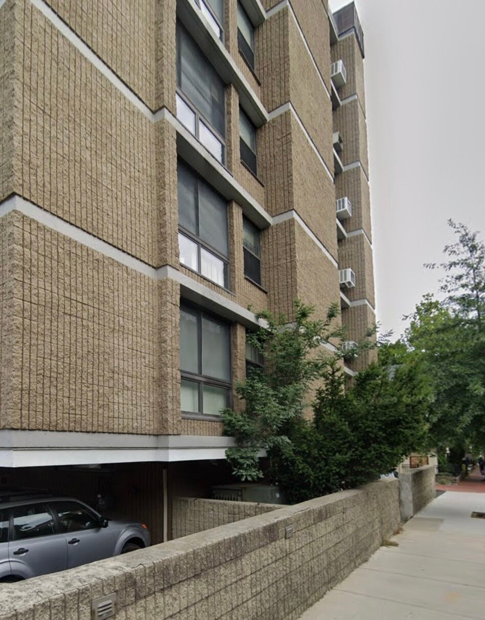Building Photo - 4 Trowbridge Pl