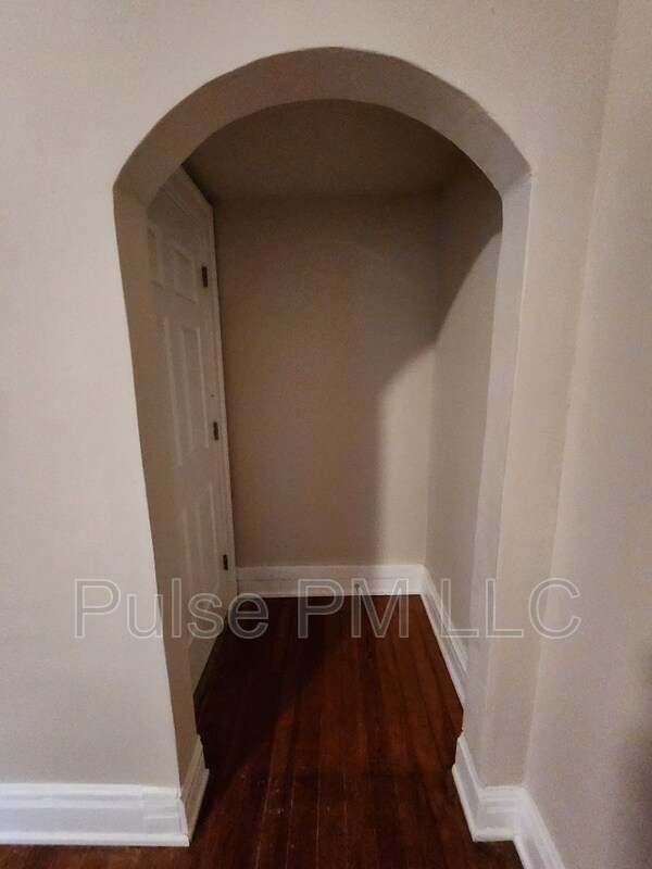 Building Photo - 1539 St Clair St