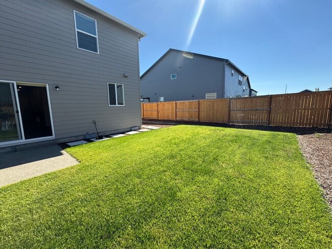 Building Photo - 5 bedroom House in Northeast Salem!