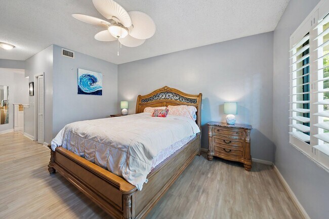 Building Photo - 401 Sea Oats Dr