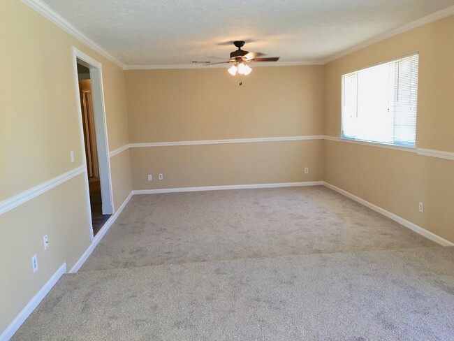 Building Photo - Ashlan & Fowler 3 Bedroom - Griffith Ave.