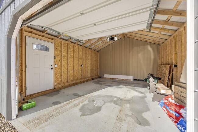 Building Photo - Hillside Hideaway in Historic Virginia Cit...