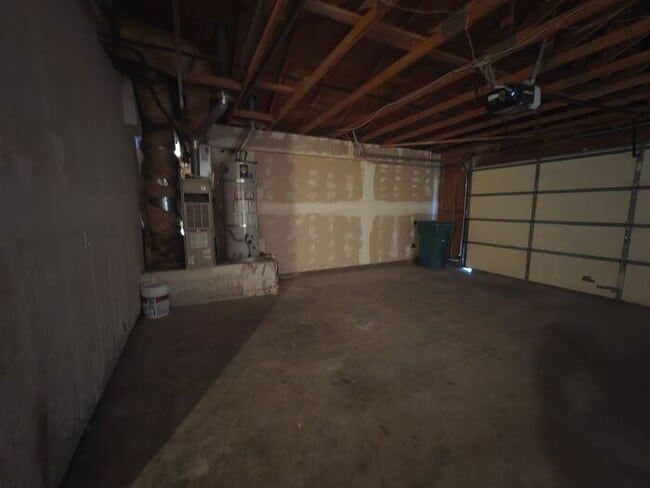 Building Photo - New Listing!