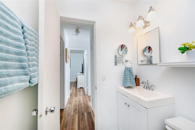 Building Photo - 3100 Naomi St