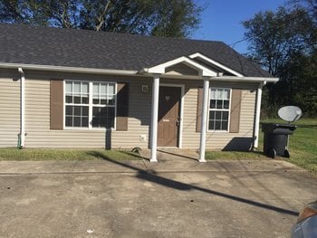 Primary Photo - 102 A TENNESSEE AVE OAK GROVE KY 42262