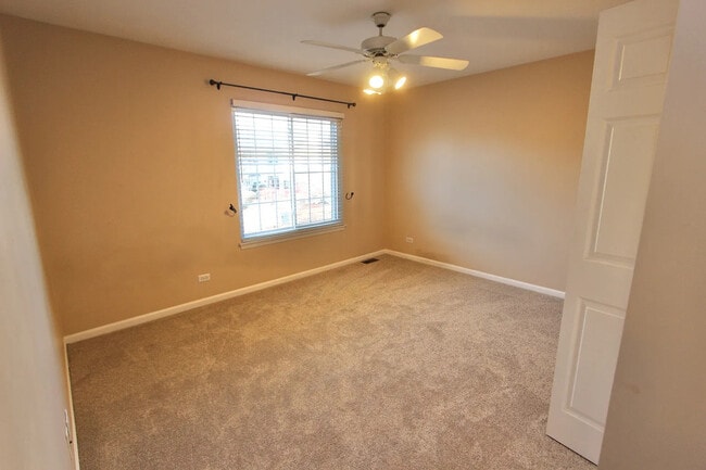 Building Photo - 18376 W Springwood Dr