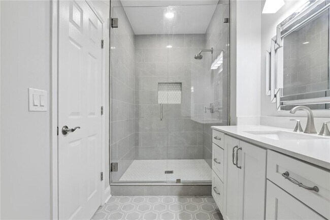 Building Photo - 210 Aerie Ct