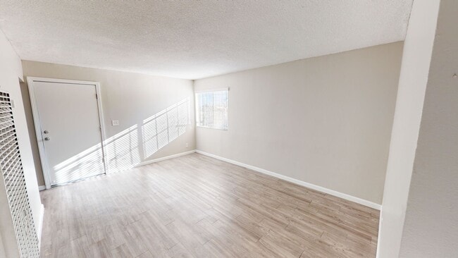 Interior Photo - 2 BED & 1 BATH UNIT AVAILABLE - LOS ANGELES!