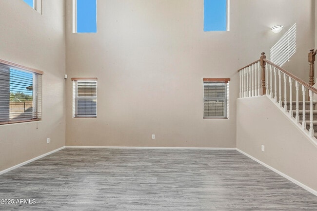 Building Photo - 1090 E Taylor Trail