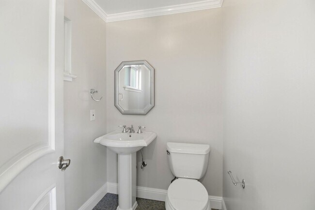 Building Photo - Remodeled 3-Bedroom 2.5-Bathroom Barron Park Home