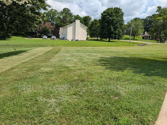 Building Photo - 2164 New England Pl