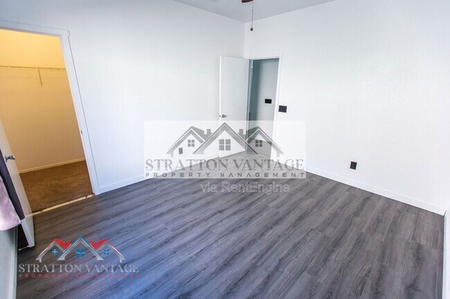 Building Photo - 16092 W Woodlands Ave